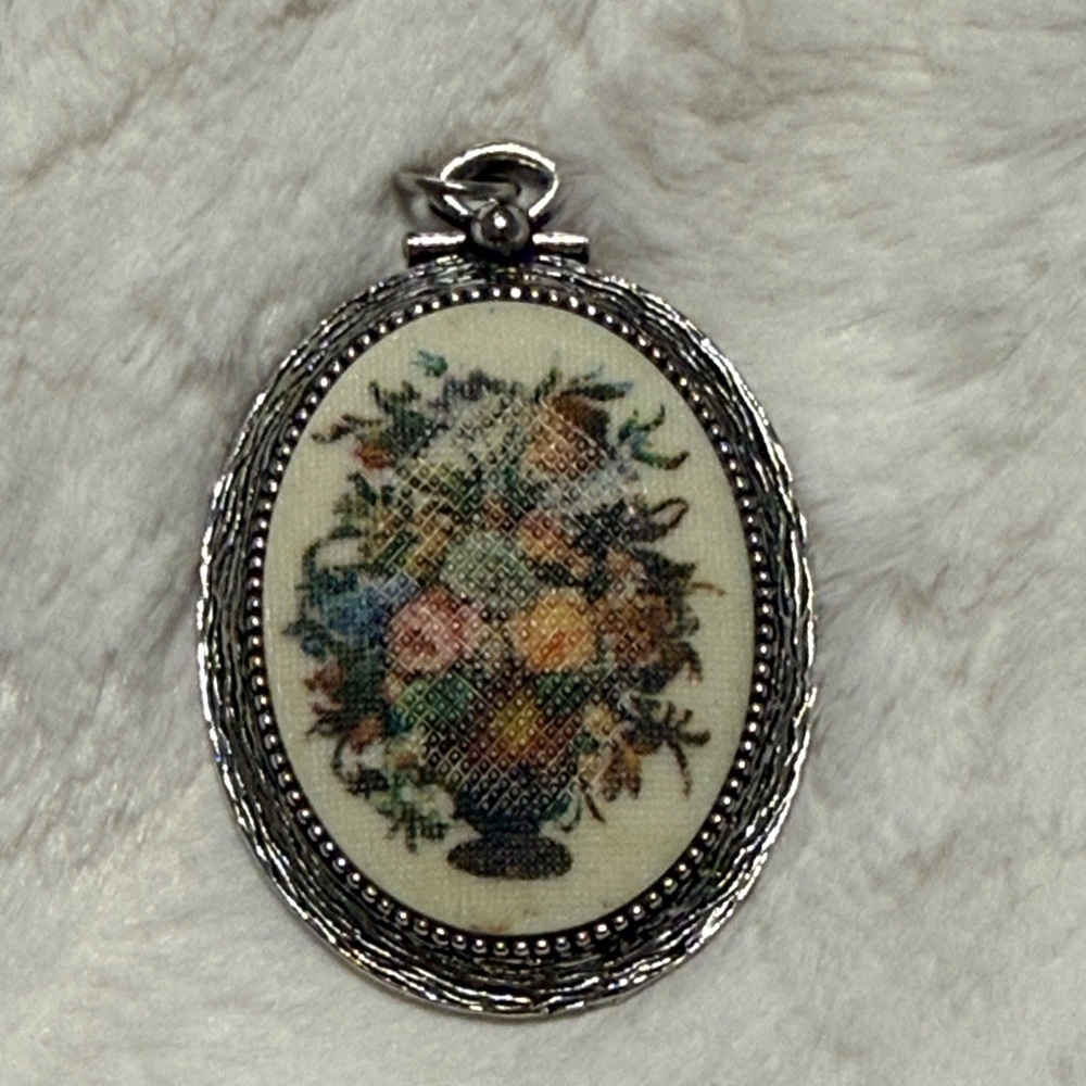 Vintage Sarah Coventry Silver-tone "Tapestry" or "Needlepoint" oval pendant